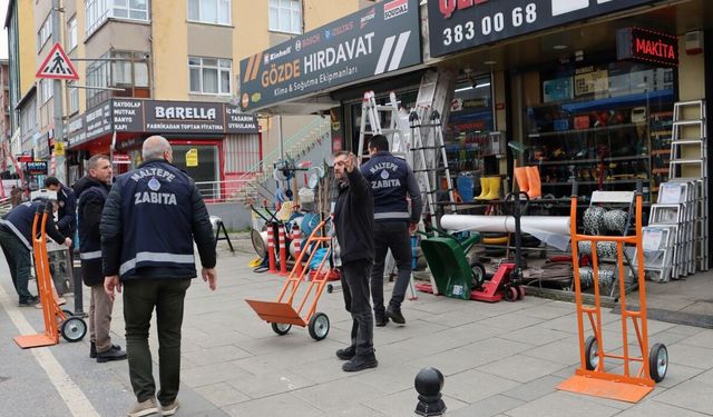 Maltepe’de Kaldırımlar Yayalara Geri Veriliyor