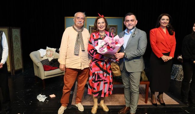 “Kral Dairesi” Cennet Sahnesi’nde Prömiyer Yaptı