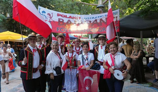 MALTEPE'DE HALK DANSLARIYLA KÜLTÜRLER BULUŞTU
