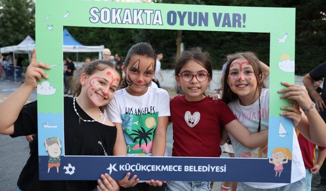 KÜÇÜKÇEKMECE'DE SOKAKLAR ÇOCUKLARIN NEŞESİYLE ŞENLENDİ