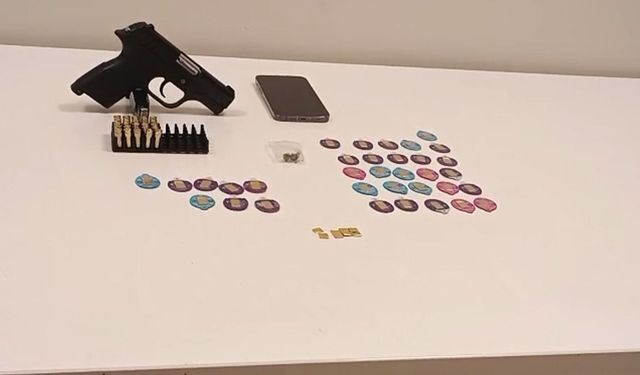 KÜÇÜKÇEKMECE'DE SAHTE ALTIN OPERASYONU: 2 ŞÜPHELİ SUÇÜSTÜ YAKALANDI
