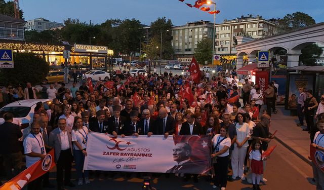Avcılar’da Yer Gök Kırmızı-Beyaz Oldu!