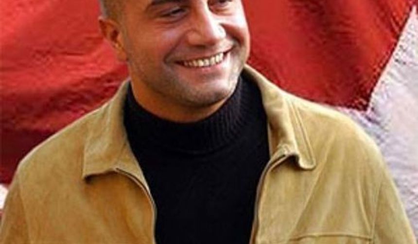 demiştim. Ayrıca kardeşimi de uyarmış; “Adamın hemşerimiz olması (adam maalesef ki Rizeliydi) çekeceği cezaya asla engel olmamalıdır.” diye de fikrimi beyan etmiştim (Hemşerilerime karşı hassasiyetim olduğunu herkes bildiği için bu uyarıyı yapma gereği hissetmiştim). Biraderim bu şahısı o günün şartlarıyla kendi metotlarını kullanarak, ikna edip, resimleri ele geçirmiş(Negatiflerini de almayı unutmamış).