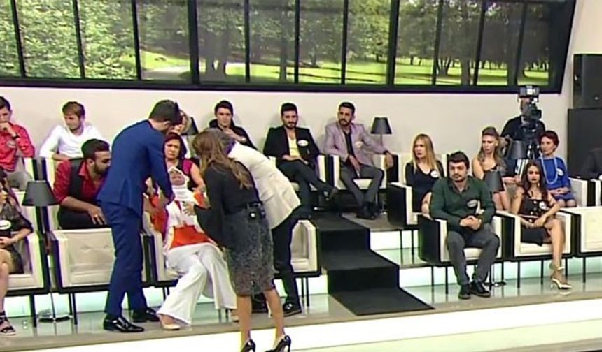 Birbirlerini tanıma yolunda olan Gökhan ve Hanife, yaşadıklarını canlı yayında anlattılar. Gökhan&#039;ın açıklamalarına sinirlenen Hanife kendine hakim olamadı.