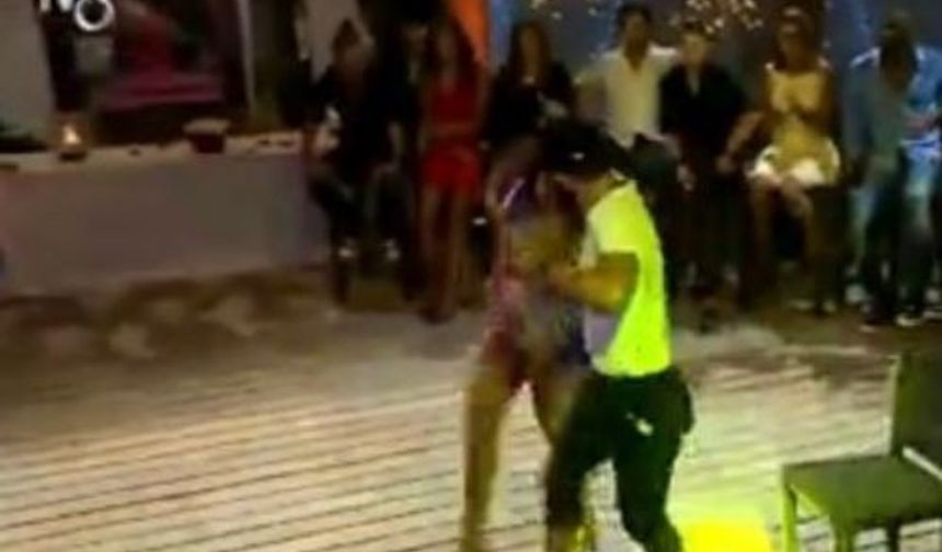 Survivor&#039;ın birleşme partisinde dans becerilerini sergileyen yarışmacılar eğlenceli anlar yaşattı. Özellikle her yaptığı olay olan Turabi&#039;nin performansı çok konuşuldu.