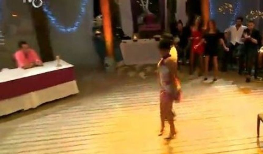 Survivor All Star&#039;ın birleşme partisinde dans becerilerini sergileyen yarışmacılar eğlenceli anlar yaşattı. Özellikle her yaptığı olay olan Turabi&#039;nin bu performansı çok konuşuldu. Yok Böyle Dans&#039;ta Turabi Çamkıran, performansını göstererek jüriden 24 puan aldı.
