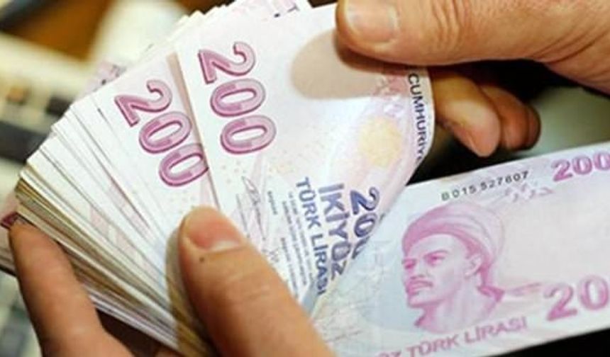Sadece 2014 yılı için vatandaştan alınan para 5-6 milyar lirayı buldu Bu bedel 36.9 milyon aboneye bölündüğünde, her abonenin 2014 yılı için 162 liralık alacağı olduğu ortaya çıkıyor Üstelik vatandaş, elektrik dağıtım firmalarından ödediği paraları geriye dönük olarak da talep edebilecek.