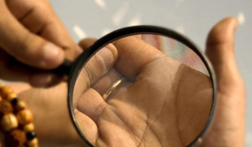 1. Bu konuda eskiden beri yapılan çalışmalar günümüze kadar binlerce değişikliğe uğradı.

2. Ancak avuç içinde beliren “M” harfi ve onun kişiye getirdiğine inanılan özellikler hiç değişmedi.