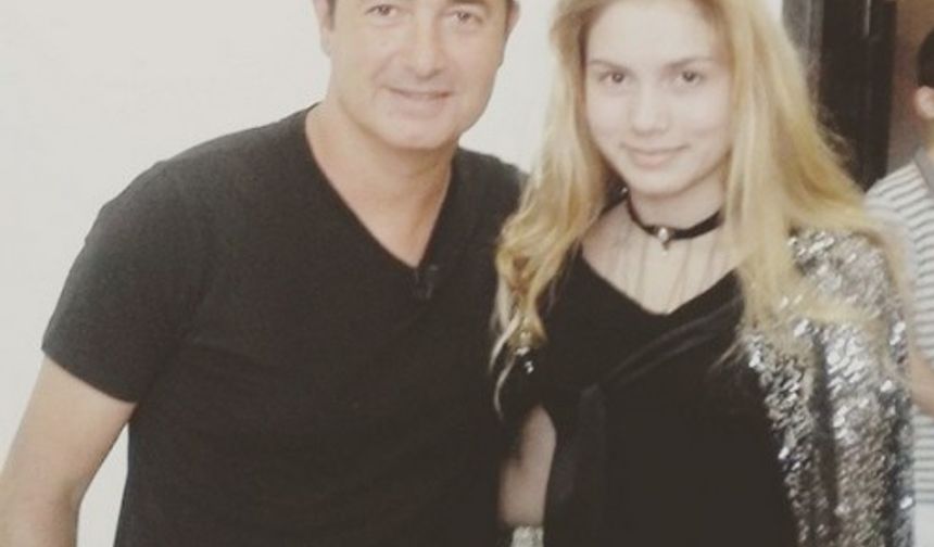 Babam Rus göçmeni. Sesimi annemden, yeteneğimi babamdan almışım” sözleriyle tanımlıyor.
