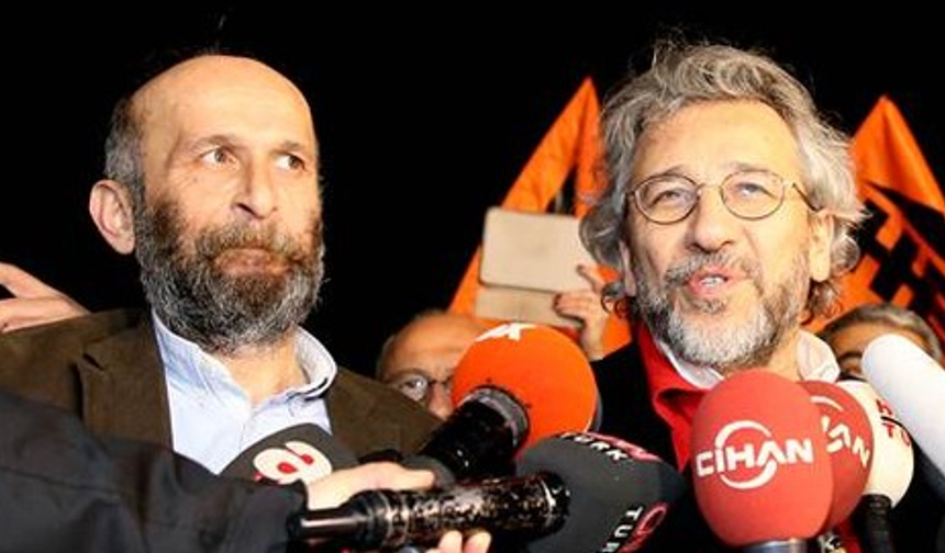 Açıklama  Anayasa Mahkemesinin hak ihlali kararı doğrultusunda tahliyelerine karar verilen Can Dündar ve Erdem Gül gece 03.15 sıralarında cezaevinden çıktı. Dündar yaptığı ilk açıklamada “Ankara’da yargıçlar varmış, tahliye olduk ama davamız devam edecek” derken Erdem Gül yaşadığımız durum “keşke olmasaydı hikayesi” dedi.