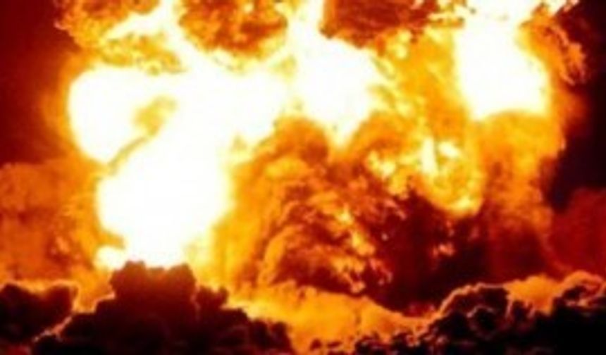 Hatay’ın Hassa-Kırıkhan karayolunda askeri aracın geçişi sırasında yol kenarına döşenen bomba patlatıldı. Saldırıda şans eseri ölen yada yaralanan olmadı.