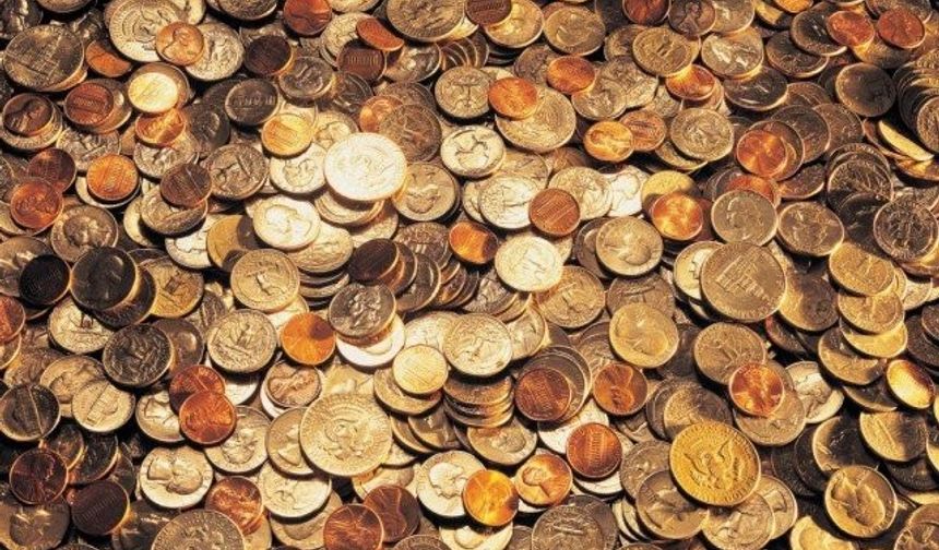 Her devirde olduğu gibi, o devirde de bulunan bazı düzenbazlar, bu paraları kenarlarından kazıyarak, çok az miktarda da olsa, bu değerli madenleri biriktiriyor, parayı da tekrar kullanabiliyorlardı.