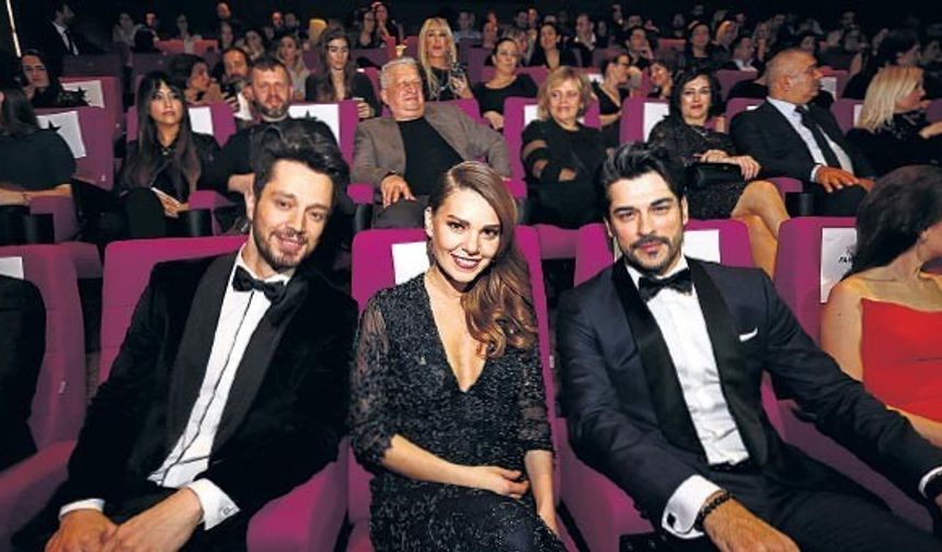 &#039;Kardeşim Benim&#039;de ağabey-kardeşi oynayan Murat Boz ile Burak Özçivit&#039;in arasını sevgilileri açtı. Kavgayı başlatan ise aynı firmanın reklam yüzü olan Aslı Enver ile Fahriye Evcen&#039;in sette birbirine girmesi oldu!