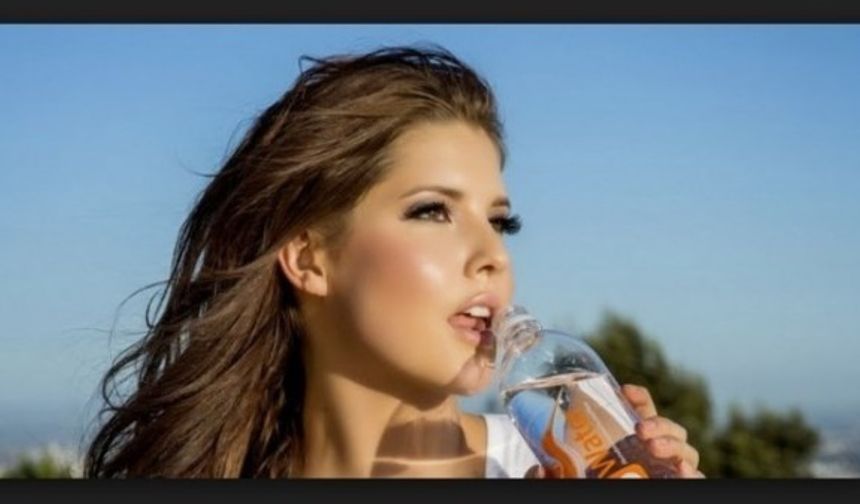 Snapchat yıldızı Amanda Cerny&#039;nin seksi pozunu görünce onu Yozgat&#039;a davet eden Cafer Lalek adındaki Twitter kullanıcısına Cerny&#039;den yanıt gelince Twitter çalkalandı.

HER ŞEY ATEŞLİ POZUNU PAYLAŞMASIYLA BAŞLADI

25 yaşındaki ABD&#039;li Snapchat yıldızı Amanda Cerny, &#039;Ada hayatı&#039; yazdığı ateşli bir pozunu Twitter&#039;dan paylaştı. Pek çok takipçisinden beğeni alan Cerny&#039;ye Türkiye&#039;den Cafer Lalek adında bir Twitter kullanıcısı yanıt yazdı.

&gt;&gt;&gt;DEVAM ETMEK İÇİN FOTOĞRAFA TIKLAYIN