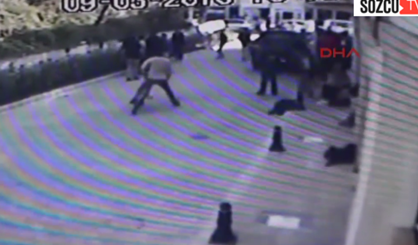 POLİS SİRENİNİ DUYUNCA KAÇTILAR

Bölge esnafı önce polise haber verdi ardından kavgayı ayırmaya çalıştı. Polis sirenini duyan öğrenciler hızla kaçarak ara sokaklara dağıldı. Olay yerine sevk edilen polis ekipleri, söz konusu adreste kimseyi bulamayınca bölgeden uzaklaştı.