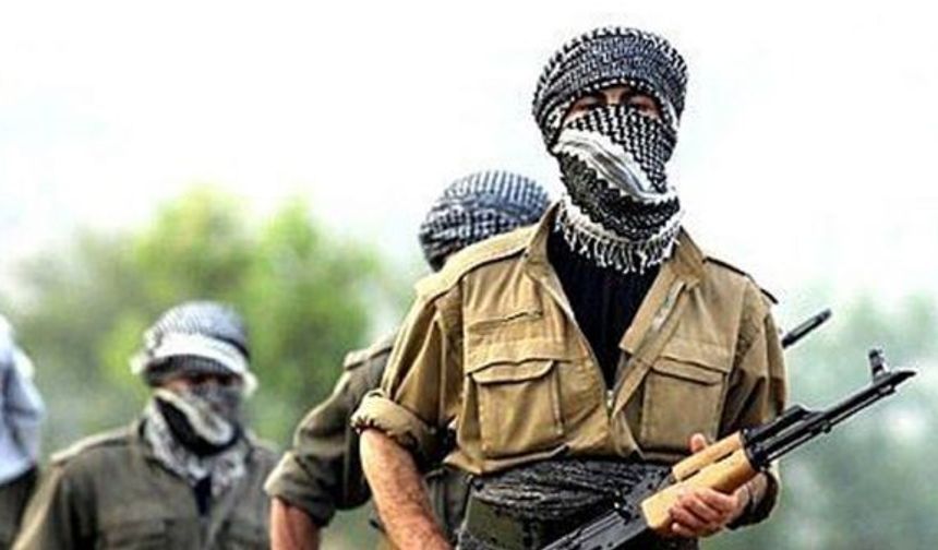 1) Terörist gruplar neden canlı bomba kullanıyor? Ülkemizde son dönemlerde canlı bomba eylemleri oldukça arttı. Bu eylemlerin tercih edilmesinin nedenleri ise aslında basit. Bu eylemler, diğer saldırılara oranla daha kolay planlanabiliyor ve son ana kadar denetlenebildiği için de, uygulama bakımından daha etkili ve sonuç odaklı oluyor. Eylemci, arkada işe yarar hiçbir iz bırakmıyor, yardım aldığı kişiler hakkında bilgi veremiyor. Hepsinden önemlisi de, eylem planının en zor bölümünü oluşturan &quot;kaçış&quot; için herhangi bir kaygı barındırmıyor.