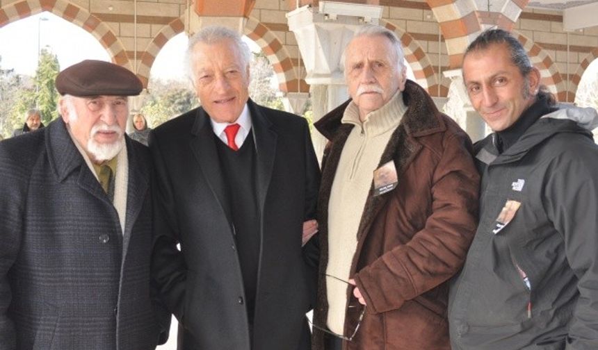 Şimdiye kadar 61 filmin yapımcılığına, 37 filmin de yönetmenliğine imza attı