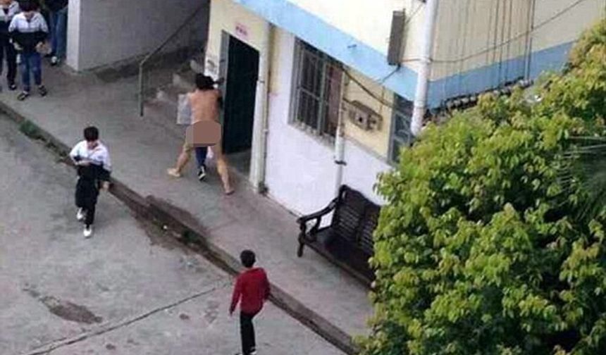 Çin&#039;de bir öğretmen, lise kampüsünde bir kız öğrenciye tecavüz etmeye çalışırken görüntülendi.