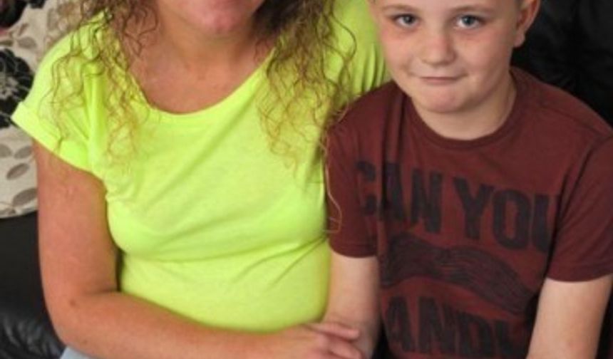 İngiltere&#039;nin Darlington kentinde yaşayan 7 yaşındaki Junior Rucroft&#039;un alerji ile başı belada.