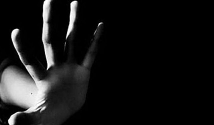İddiaya göre, Karacabey&#039;in bir köyünde oturan G.T.&#039;yi (18), motosikletiyle alan kuaför Ü.K. (26) ilçe merkezindeki evinde genç kızla birlikte oldu.