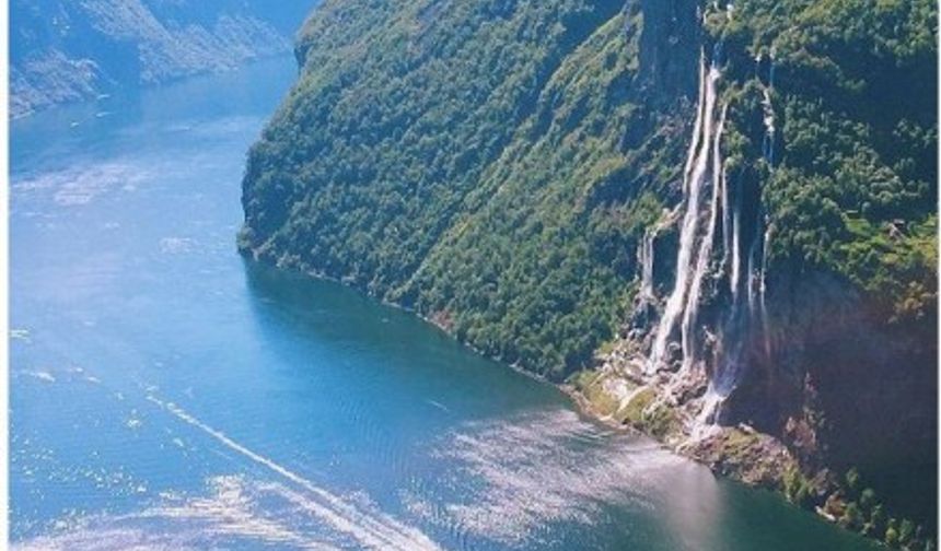 İnstagram&#039;daki &quot;Earthofficial&quot; hesabı, bize dünyanın ne kadar mükemmel bir yer olduğunu göstermeye ant içmiş bir hesap. Bu hesapta paylaşılan fotoğrafları görüp, hala dünya için duyarsız kalan biri sanırız duygularını aldırmıştır.