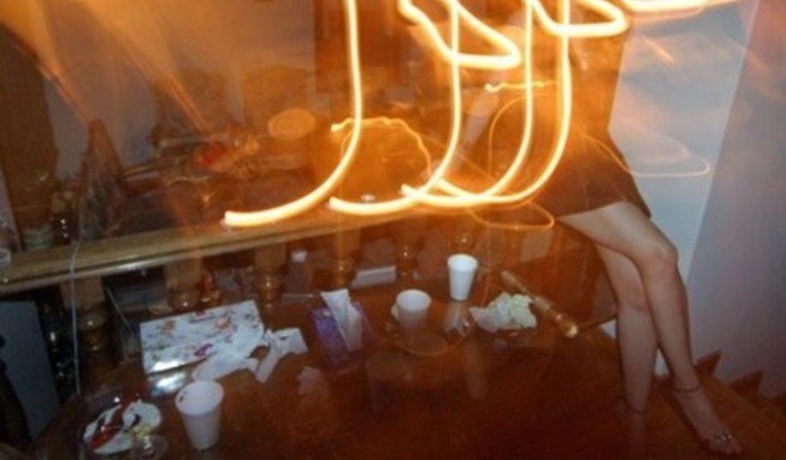 Özellikle Tahran&#039;da varlıklı kesim tarafından düzenlenen içki partileri de İran&#039;a göre oldukça sıradışı...