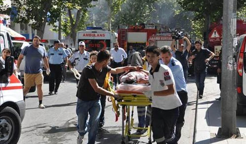 Ankara&#039;da büyük bir patlama meydana geldi. Patlamanın Devlet Mahallesi&#039;ndeki askeri lojman bölgesinde askeri servis araçlarının bulunduğu noktada meydana geldiği öğrenildi.