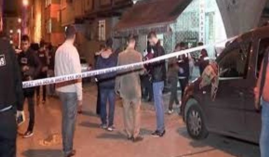 İddiaya göre, yüzü kapalı bir şahıs dernekte yönetim kurulu toplantısı yapılırken içeriye patlayıcı madde attı.