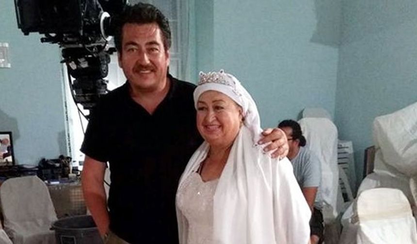 Dondurmam Gaymak&#039; ve &#039;Mandıra Filozofu&#039; filmlerindeki performansıyla adından söz ettiren Gülnihal Demir, tüp mide ameliyatı odu ve 7 ayda tam 38 kilo verdi. &quot;Artık aşk filminde oynamak istiyorum&quot; diyen oyuncu, gelinlik hayalini de gerçekleştirdi.

Takvim&#039;de yer alan habere göre; çekimleri Fethiye Seydikemer Seki Yaylası&#039;nda devam eden &#039;Bahtiyar Bahtıkara&#039; adlı sinema filminde yer alan 63 yaşındaki oyuncu, rolü gereği gelinlik giydi.