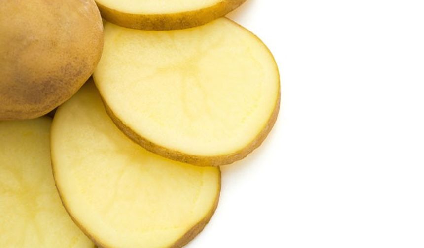 Şakaklarınıza 2 patates dilimi koyarak 30 dakika bekleyin.