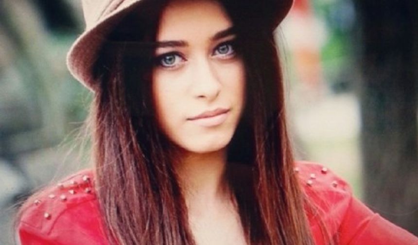 Türkiye Gazetesi&#039;nden Talip Karakaş&#039;ın haberine göre 8 yaşından bu yana ekran önünde yer alan, birçok dizi ve reklam filminde oynayan Büşra Ayaydın, dün vizyona giren &quot;Ateş&quot; filmiyle tekrar gündeme geldi. Ayaydın, filmde istemediği biriyle zorla evlendirilmeye çalışılan Aleyna karakterini canlandırıyor.