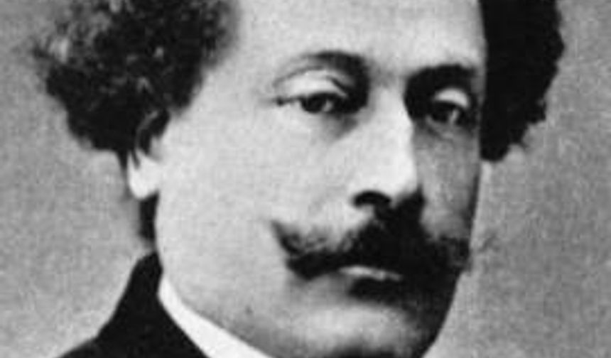 ALEXANDRE DUMAS

En süsülü giysilerini kuşanıp yakasına da bir çiçek yerleştirdikten sonra otururmuş yazı masasının başına ve hiç ara vermeden çalışırmış. Hatta romanını bitirmeden evden çıkmamak için ayakkabılarını ve çalışma odasının anahtarını hizmetçisine verirmiş.