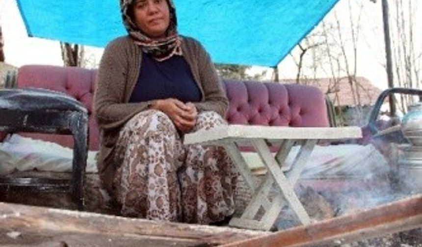 Tek katlı müstakil evde dün gece kayma ve çatlaklar medyana gelmesi sonucu evde yaşayan Gülcan Karataş isimli kadın durumu polise bildirdi