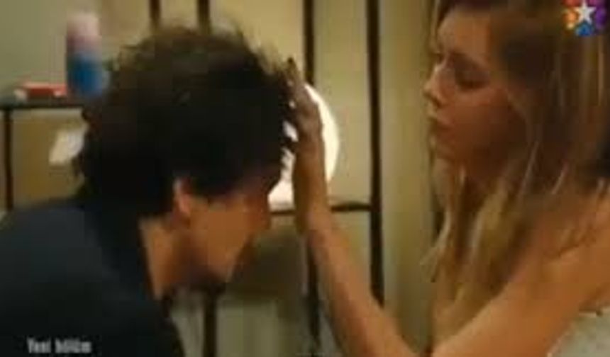 Sinem Kobal&#039;ın yıllar önce Star tv&#039;de rol adığı dizideki sahnesi sosyal medyaya düştü.