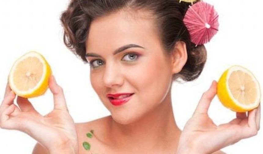 3-4 limonun kabuğunu 4-5 bardak suyla kaynatın. Soğuyunca saç diplerine masaj yapın. 10 dakika bırakıp durulayın. Haftada 1 uygulayın. Kepek sorununa inanılmaz etkili bir yöntemdir.