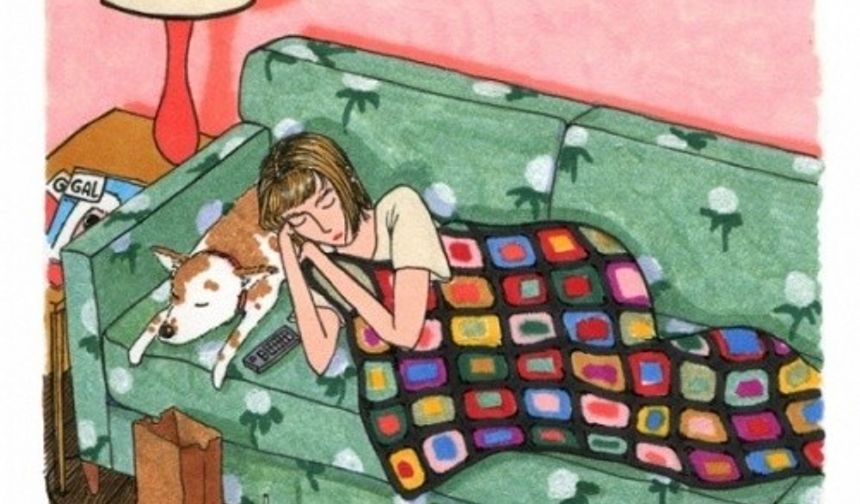Sosyal medya hayatımızın yarısını hatta belki fazlasını kaplıyor. Instagram hayatı ve normal hayat olmak üzere iki hayat yaşıyoruz da diyebiliriz. Normal hayatımızda evde salaş tişörtlerimizle tepeden tutturulmuş saçlarımızla istediğimiz kadar oburluk yapabiliyoruz. Instagramda ise filtreli bir hayatımız var. Havalı, bakımlı bir hayat.. Yiyecekler hep cupcake tarzı olmak zorunda!
Günlük hayatlarını yaşıyorlar. Yemek yiyor,tuvalete gidiyor,duş alıyorlar. İşte Kadınları kimsenin izlemediği o normal hayatları