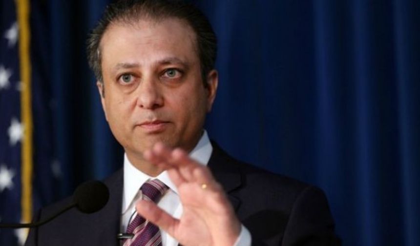 Reza Zarrab&#039;ın telefonundan çıkan fotoğraflar şok etti!
Geçen ay ABD&#039;nin Miami kentinde tutuklanan Zarrab, New York&#039;taki Manhattan Bölge Mahkemesi&#039;nde yargılanıyor.

Reza Zarrab&#039;ın telefonundan çıkan fotoğraflar şok etti!
İran&#039;a uygulanan ABD yaptırımlarının delinmesine yardımcı olmakla itham edilen Zarrab, ilk duruşmada, kendisine yöneltilen suçlamaları reddetti.