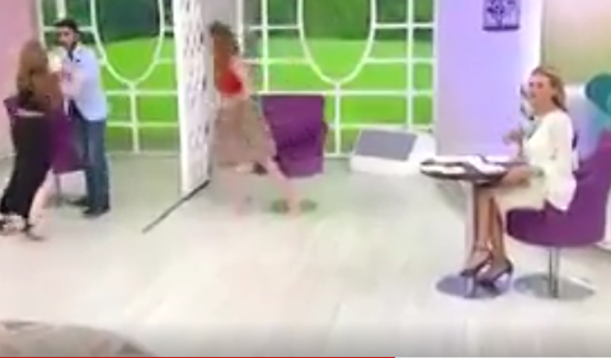 ESRA EROL&#039;DA ŞOK