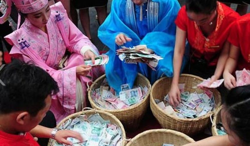 Doğu Çin&#039;de bulunan Zhejiang kentindeki Hangzhou Tema Parkı&#039;nda inanılmaz bir bahşiş olayı yaşandı.