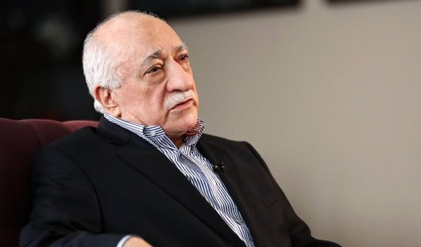Sürekli olarak FETÖ ile bağını inkar eden Akın İpek&#039;in görüntülerini milli hacker grubu Ayyıldız Tim Twitter&#039;da yayınladı.