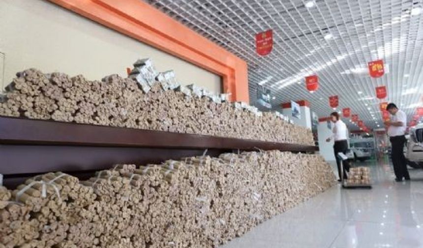 Liaoshen Evening News&#039;in geçtiği haberde 4 ton ağırlığındaki madeni paralar bir kamyonun kasasının alt kısmını doldurdu. Görevliler saatlerce paraları saymak ve tartmak için günlerce çalıştı.