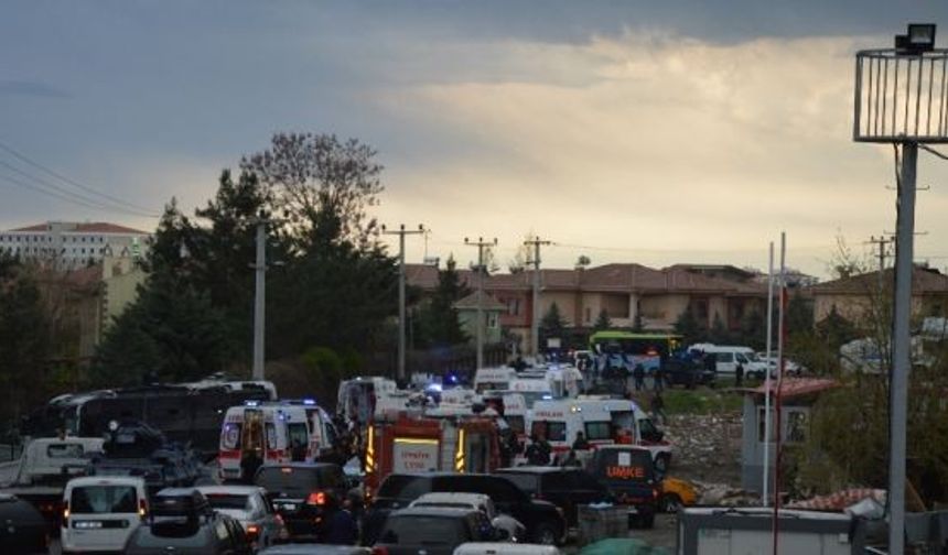 DİYARBAKIR’da PKK’lı teröristler bugün akşam saatlerinde, polis servis aracının geçişi sırasında yol kenarına park ettikleri bomba yüklü aracı uzaktan kumandayla infilak ettirdi. Saldırıda ilk bilgilere göre 6 polis şehit oldu, araçtaki diğer 6 polis ile çevredeki vatandaşlar yaralandı. Hastanelere kaldırılan 23 yaralı tedaviye alındı.

GALERİNİN DEVAMI İÇİN TIKLAYINIZ...