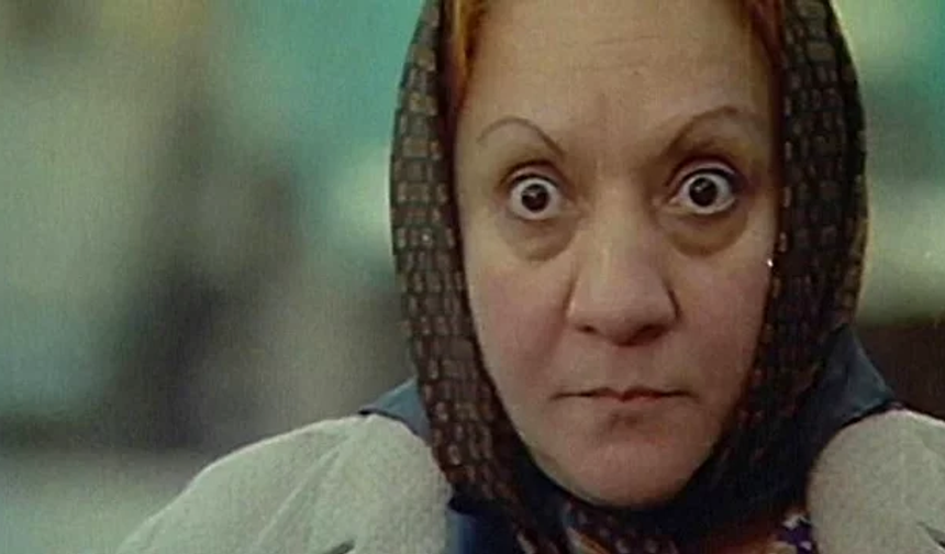Eve misafirliğe gelen teyzenin, ziline basılıp kaçılan teyze çıkması.

Ve eğer bir de ifşa olduysan, o teyzenin kısır tabağı üzerinden sana attığı o bakış yıllar boyu hafızandan çıkmazdı.