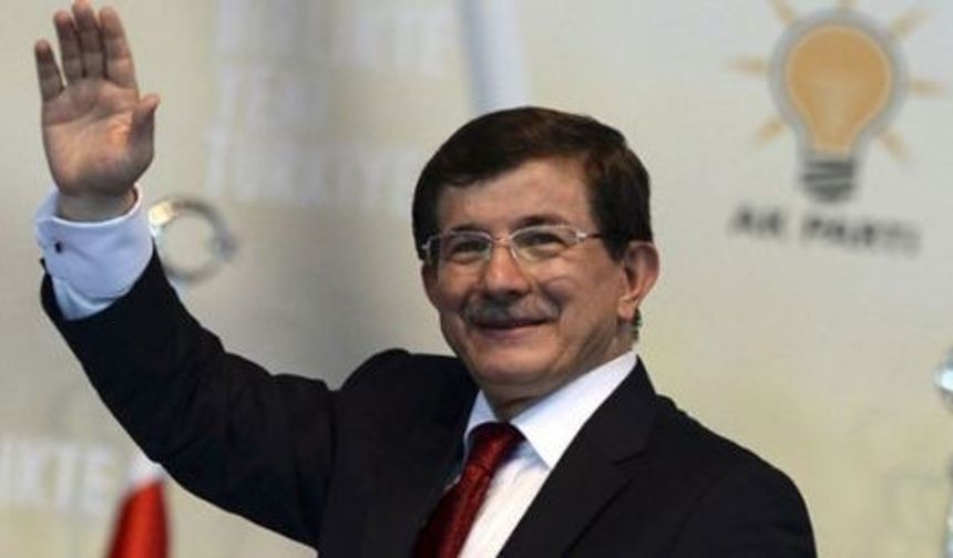 Kulislerde Davutoğlu&#039;&#039;nun yerine kimin geleceği konuşulmaya başlandı. Başbakan&#039;&#039;ın koltuğu için Binali Yıldırım, Bekir Bozdağ, Berat Albayrak, Mustafa Şentop&#039;&#039;un adı geçiyor.