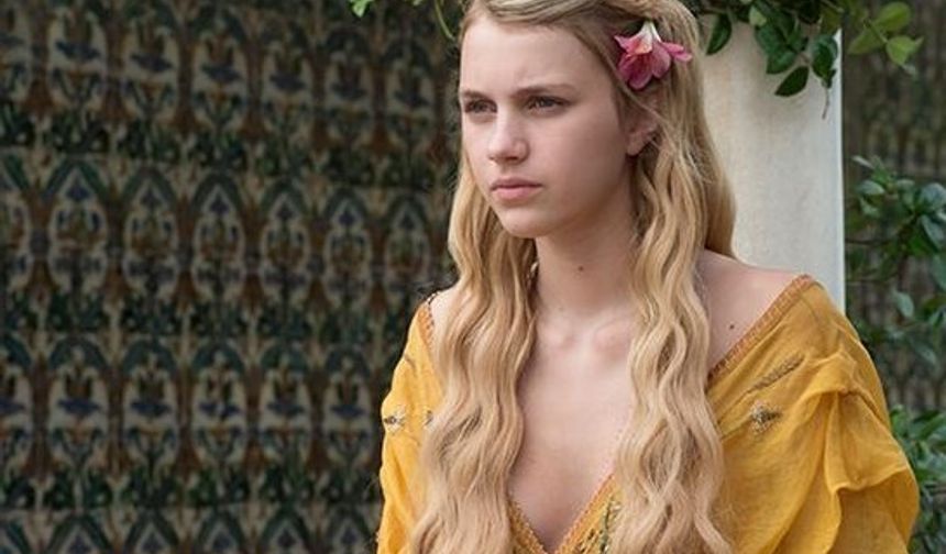 Önceki sezonlarda Aimee Richardson tarafından canlandırılan Myrcella, Cercei Lannister&#039;ın tek kızı. Myrcella dizinin 2. sezonunda Westeros ile Dorne arasındaki ittifak nedeniyle Trystane Martell ile evlenmek üzere Dorne&#039;a gönderilmişti.