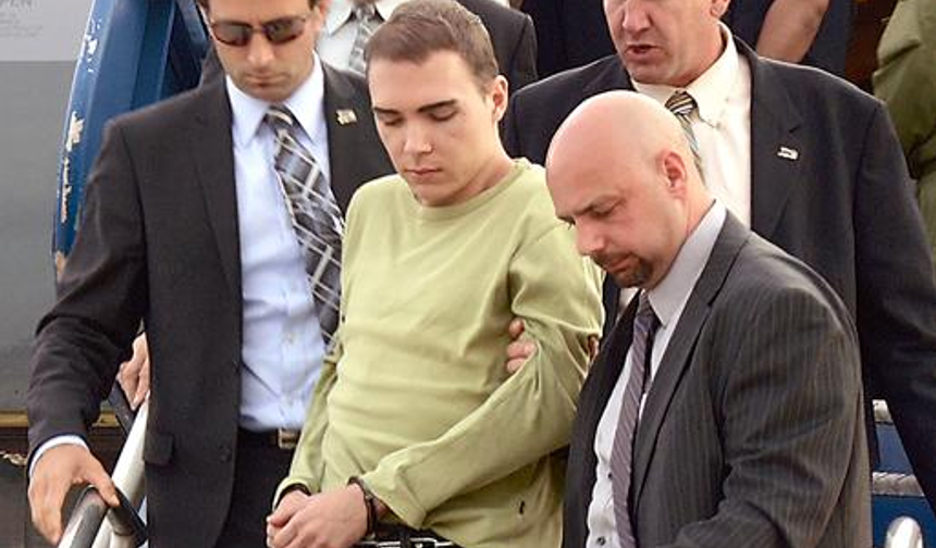 Yamyamlık ile suçlanan Kanadalı Luka Magnotta işlediği vahşi cinayeti ve yamyamlık suçunu itiraf etti. Ancak 32 yaşındaki adamın ceza almaması gündemde.