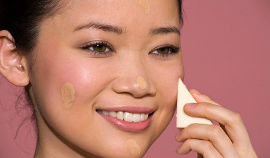 Barındırdığı özellikler ile, kullanıldığı andan itibaren ciltte kusursuz bir görüntü sağlayan BB kremler, cildi nemlendiriyor, renk dengesini düzenliyor ve SPF özelliği ile cildi zararlı ışınlardan koruyor.