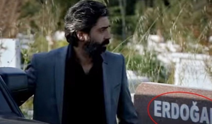 Türk televizyon tarihinin en uzun soluklu dizilerinden olan Kurtlar Vadisi Pusu&#039;nun 2012 yılında yayınlanan 159. bölümündeki &quot;Erdoğan&quot; yazılı mezar taşı yeniden gündeme geldi.