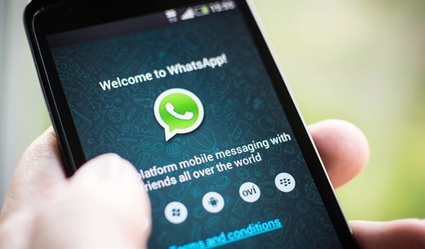 2010 yılının ilk ayında hayatımıza giren ve her geçen gün büyüyerek kullanıcı sayısını arttıran WhatsApp’ta artık yeni bir dönem başlıyor. Android işletim sisteminde WhatsApp beta test programı kullanan bazı kullanıcılara video arama özelliği geldiği öğrenildi. WhatsApp, test ettiği bu özelliği tüm kullanıcıları açtığı vakit hiç şüphesiz, görüntülü konuşma alanındaki en büyük rakipleri