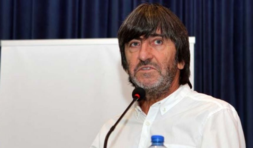 Fenerbahçe ve Türk futbolunun önemli isimlerinden Rıdvan Dilmen, hastalığı nedeniyle bıçak altına yatıyor. Bir süre önce 3 aylık bir tedavi sürecine gireceğini açıklayan ünlü yorumcu, bugün ameliyat olacak.